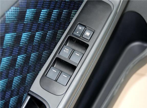 利亚纳A6 2014款 两厢 1.4L 手动畅想型 车厢座椅   门窗控制