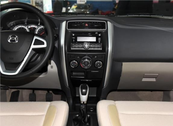 利亚纳A6 2015款 三厢 1.4L 手动畅想型 中控类   中控台