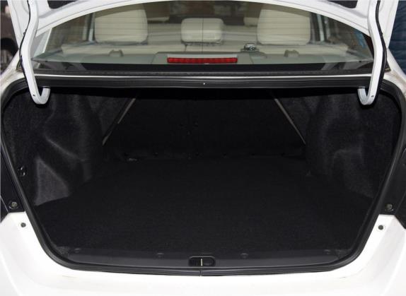 利亚纳A6 2015款 三厢 1.4L 手动畅想型 车厢座椅   后备厢