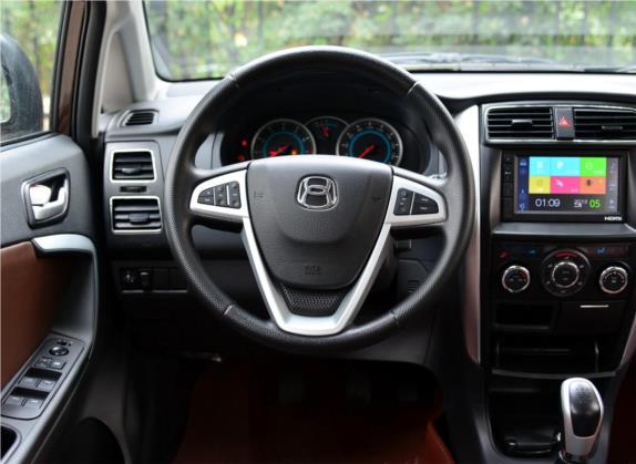 利亚纳A6 2016款  两厢 1.4L 手动理想型 中控类   驾驶位