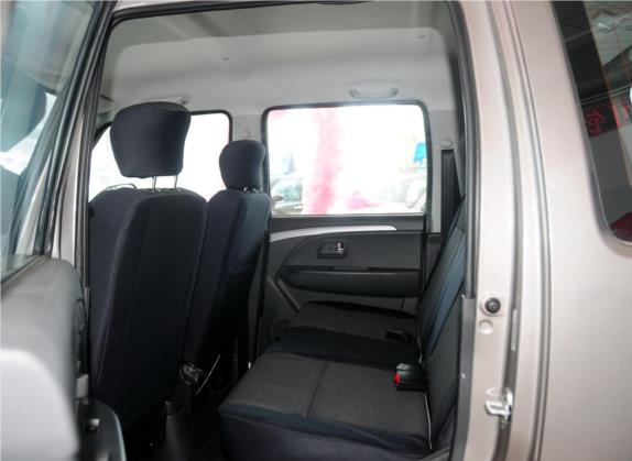 北斗星X5 2013款 改款 1.4L VVT 巡航版 车厢座椅   后排空间
