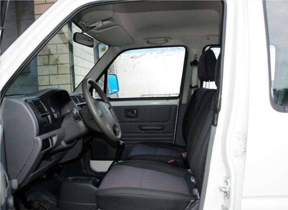 北斗星 2012款 创业版 1.0L 手动实用型 车厢座椅   前排空间
