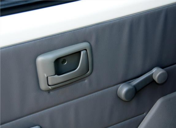 北斗星 2012款 创业版 1.0L 手动实用型 车厢座椅   门窗控制