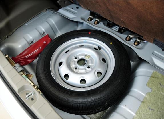 北斗星 2012款 全能版 1.4L 手动标准型 其他细节类   备胎