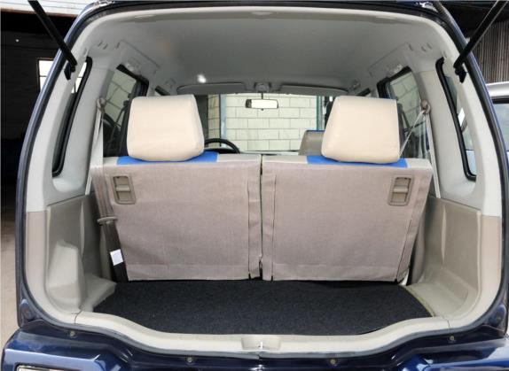 北斗星 2012款 全能版 1.4L 手动VVT标准型 国V 车厢座椅   后备厢