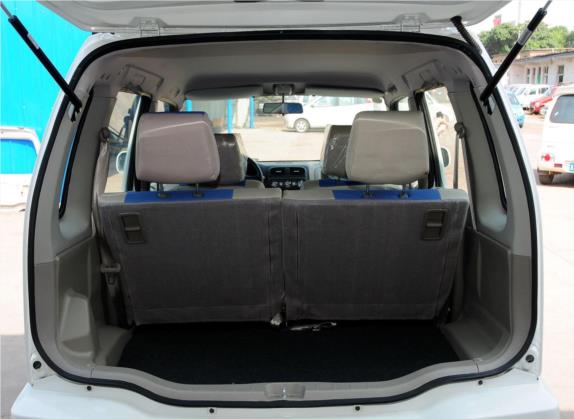 北斗星 2012款 e  1.4L 手动标准型 车厢座椅   后备厢