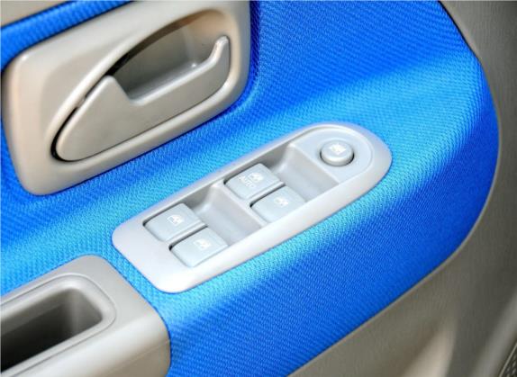 北斗星 2012款 e  1.4L 手动标准型 车厢座椅   门窗控制