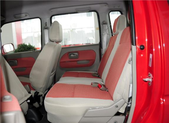 北斗星 2012款 e  1.4L 手动VVT标准型 国V 车厢座椅   后排空间