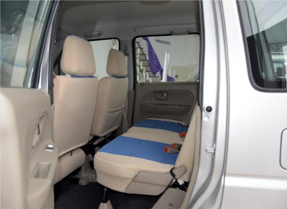 北斗星 2015款 1.0L 手动实用型 车厢座椅   后排空间