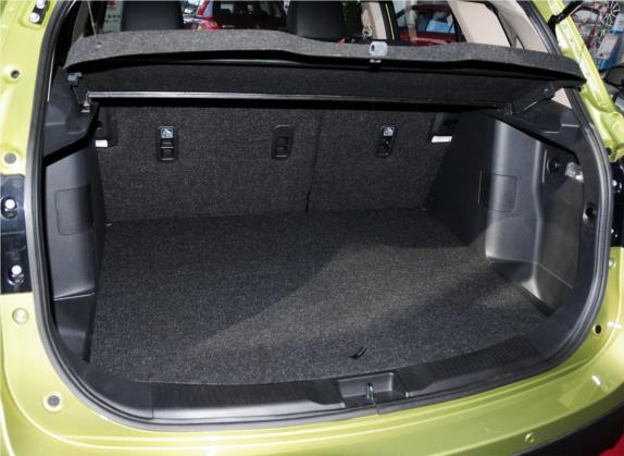 锋驭 2014款 1.6L 手动两驱精英型 车厢座椅   后备厢