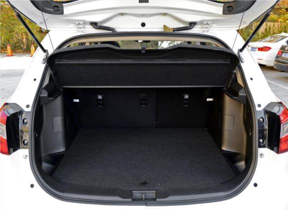 锋驭 2014款 1.6L CVT四驱尊贵型 车厢座椅   后备厢
