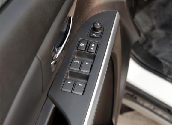 锋驭 2015款 1.6L 手动两驱精英型 车厢座椅   门窗控制