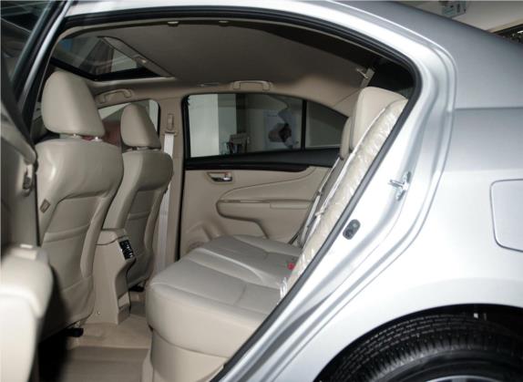启悦 2015款 1.6L 自动尊享型 车厢座椅   后排空间