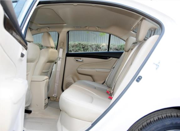启悦 2015款 1.6L 自动乐享型 车厢座椅   后排空间