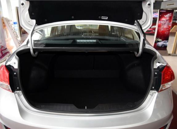 启悦 2015款 1.6L 手动舒享型 车厢座椅   后备厢
