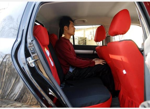 雨燕 2007款 1.5L 手动炫锐版 车厢座椅   后排空间