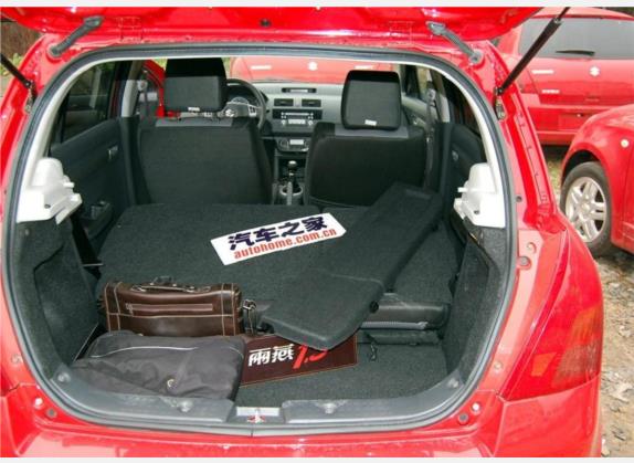 雨燕 2007款 1.5L 手动炫锐版 车厢座椅   后备厢