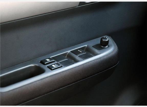雨燕 2007款 1.5L 手动炫锐版 车厢座椅   门窗控制