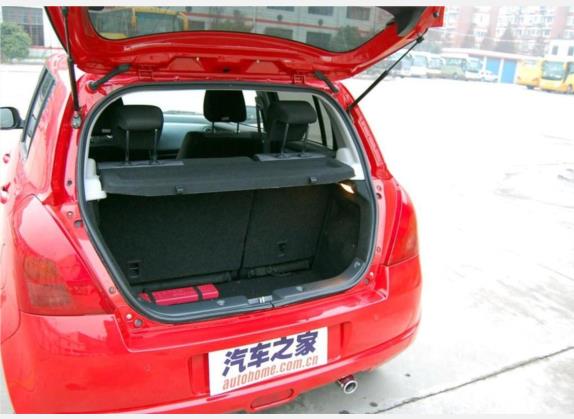 雨燕 2007款 1.5L 自动炫锐版 车厢座椅   后备厢