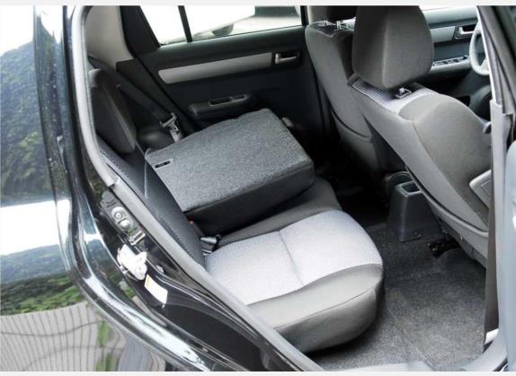 雨燕 2008款 1.5L 自动超炫炫酷款 车厢座椅   后排空间