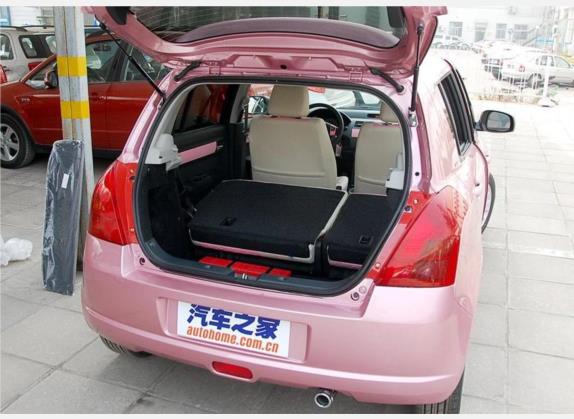 雨燕 2009款 1.5L 自动爱丽丝 车厢座椅   后备厢