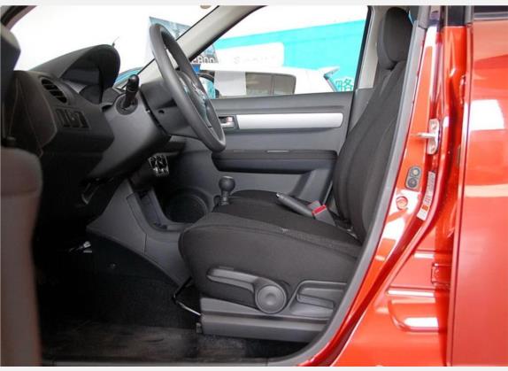 雨燕 2009款 1.5L 手动双色炫锐版 车厢座椅   前排空间