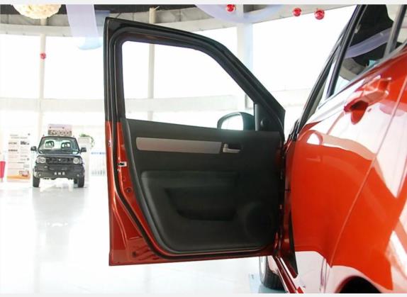 雨燕 2009款 1.5L 手动双色炫锐版 车厢座椅   前门板