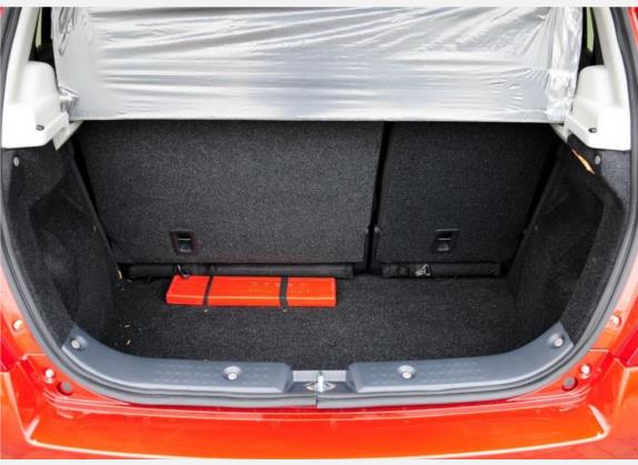雨燕 2010款 1.5L 自动冠军限量版 车厢座椅   后备厢