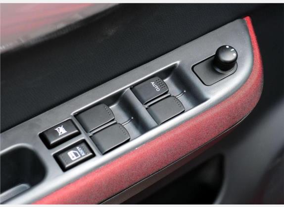 雨燕 2010款 1.5L 自动冠军限量版 车厢座椅   门窗控制