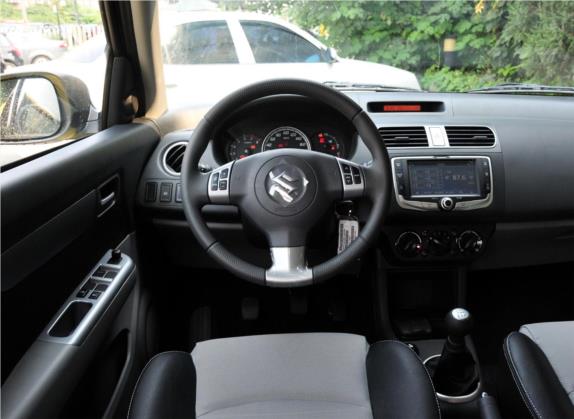 雨燕 2011款 1.5L 手动运动影音版 中控类   驾驶位