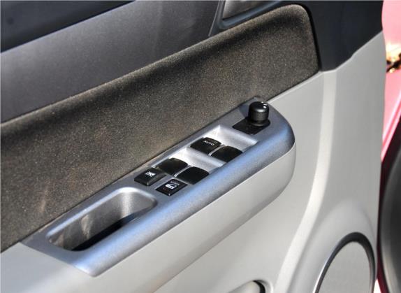 雨燕 2011款 1.5L 自动运动影音版 车厢座椅   门窗控制