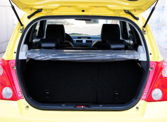 雨燕 2011款 1.5L 手动运动版 车厢座椅   后备厢