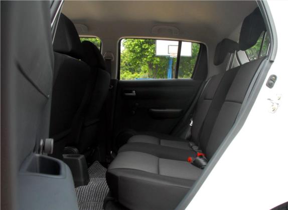 雨燕 2011款 1.5L 手动时尚版 车厢座椅   后排空间