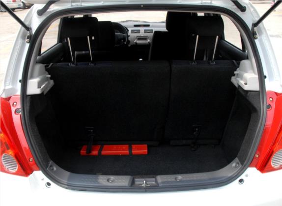 雨燕 2011款 1.5L 手动时尚版 车厢座椅   后备厢
