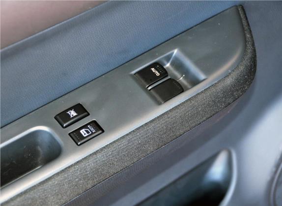 雨燕 2011款 1.5L 手动时尚版 车厢座椅   门窗控制