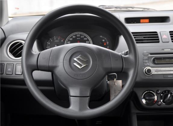 雨燕 2011款 1.5L 自动时尚版 中控类   驾驶位