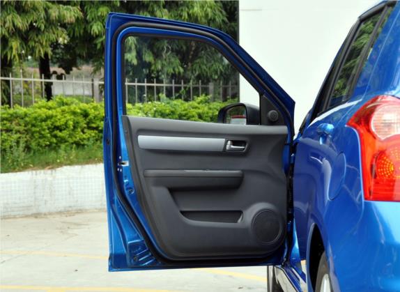 雨燕 2011款 1.5L 自动时尚版 车厢座椅   前门板