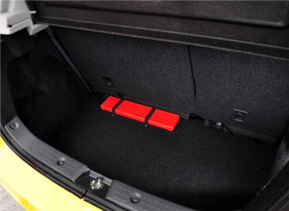 雨燕 2012款 1.3L 手动超值版 车厢座椅   后备厢