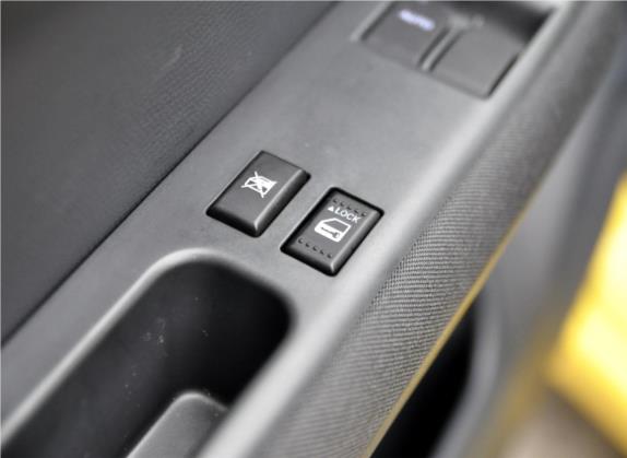 雨燕 2012款 1.3L 手动超值版 车厢座椅   门窗控制