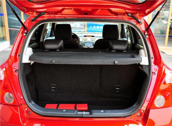 雨燕 2013款 1.5L 手动运动版 车厢座椅   后备厢