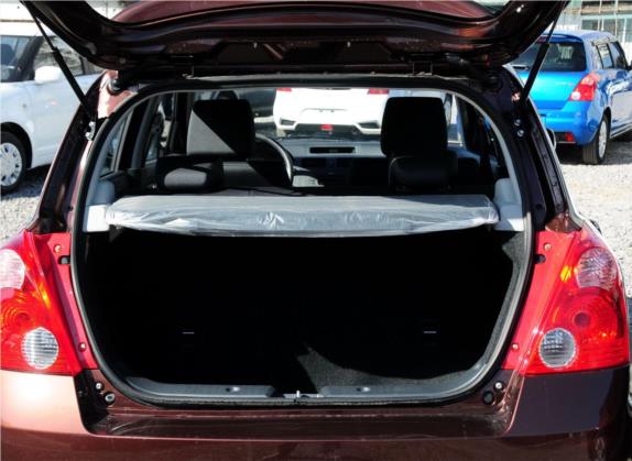 雨燕 2013款 1.5L 手动标准版 车厢座椅   后备厢