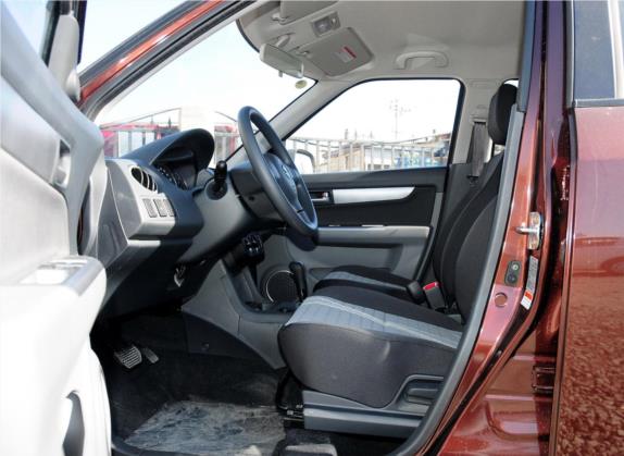 雨燕 2013款 1.5L 自动标准版 车厢座椅   前排空间
