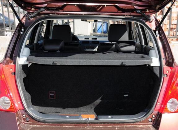 雨燕 2013款 1.5L 自动标准版 车厢座椅   后备厢