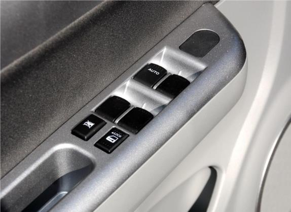雨燕 2013款 1.5L 自动标准版 车厢座椅   门窗控制