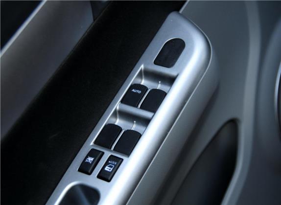 雨燕 2013款 1.5L 自动20周年限量版 车厢座椅   门窗控制