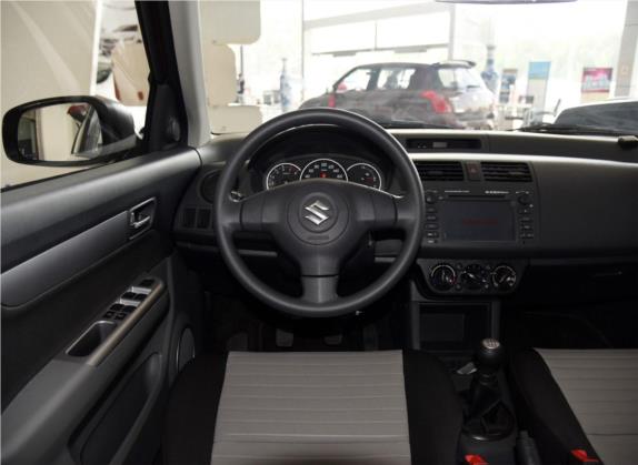 雨燕 2014款 1.3L 手动标准型 中控类   驾驶位
