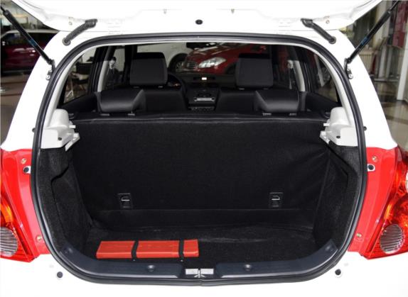 雨燕 2014款 1.5L 自动时尚型 车厢座椅   后备厢
