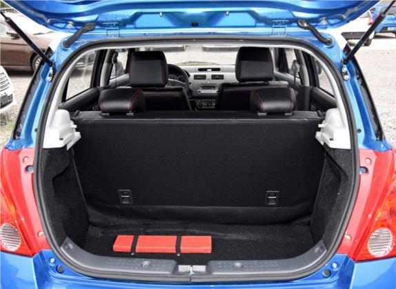 雨燕 2015款 1.5L 手动限定版 车厢座椅   后备厢