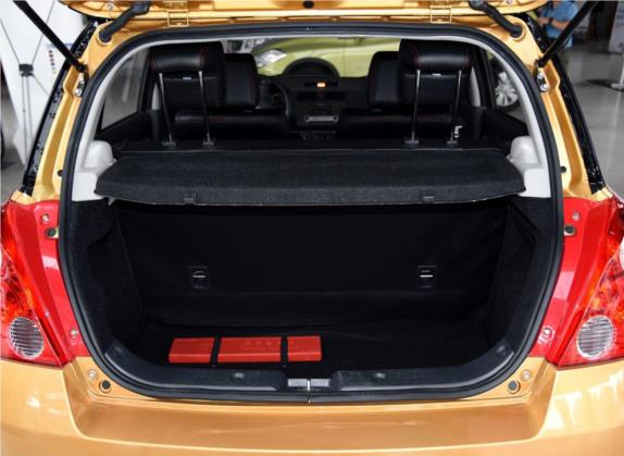 雨燕 2015款 1.5L 自动限定版 车厢座椅   后备厢