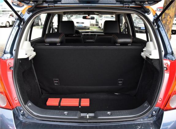 雨燕 2016款 1.5L 手动时尚型酷玩版 车厢座椅   后备厢